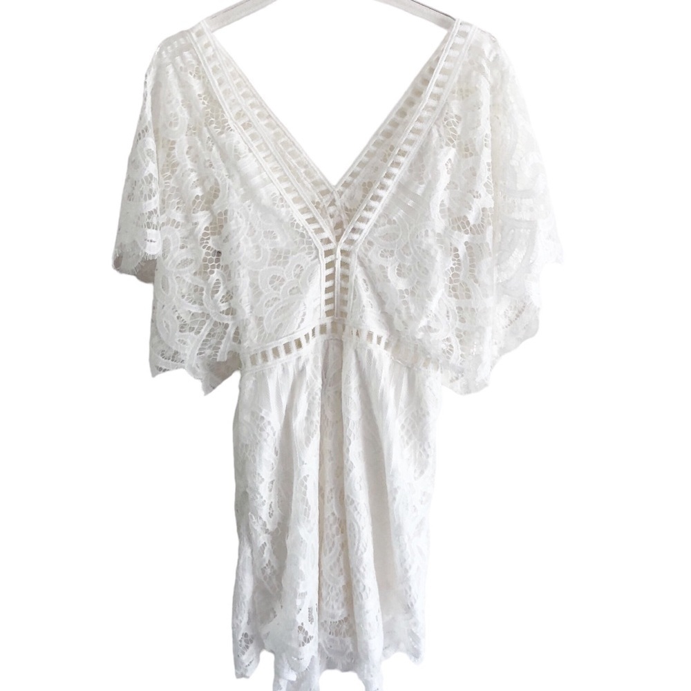 Lioness Romper V-Neck White Lace Flutter Sleeves Size Large NWT - Picture 8 of 9